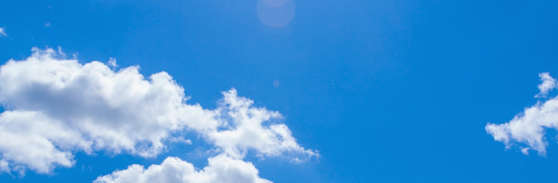 Lucht met wolken